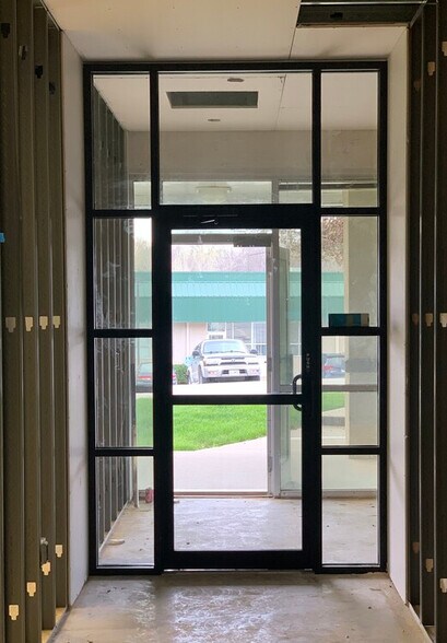 More Photos Of 1310 NW Vivion Rd, Kansas City Office For Lease