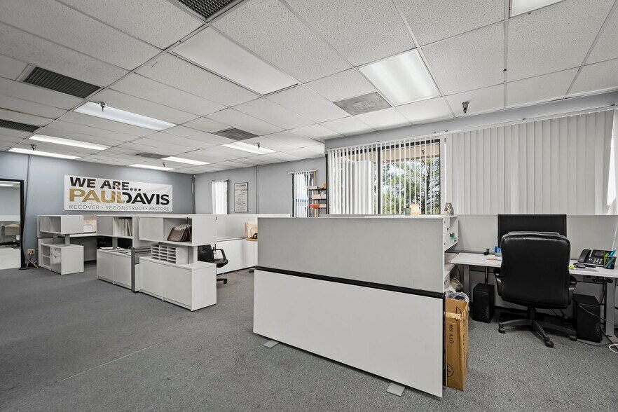 More Photos Of 802-808 Packer Way, Sparks Warehouse For Lease