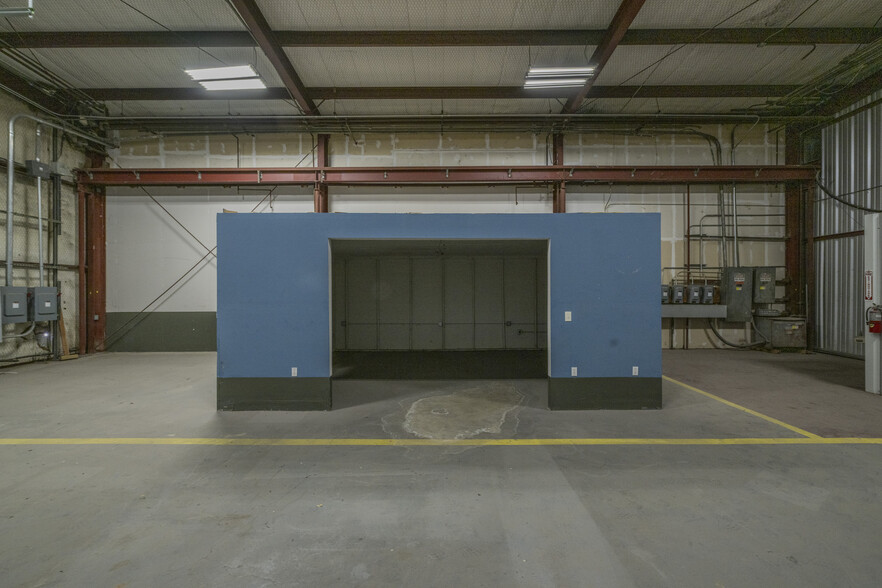 More Photos Of 2833 Roosevelt Ave, San Antonio Industrial For Lease