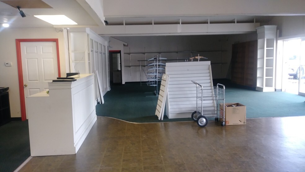 More Photos Of 221 E Brandon Blvd, Brandon Freestanding For Sale