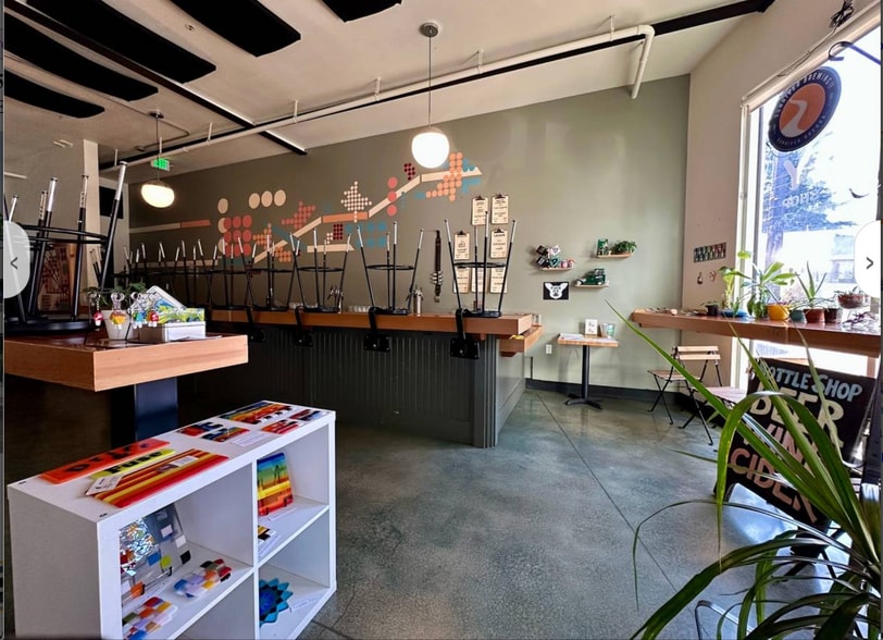 More Photos Of 1407 SE Cora St, Portland Restaurant For Sale