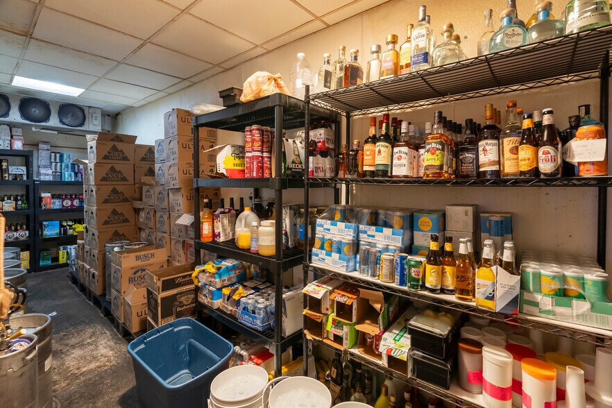 More Photos Of 101 W Monroe St, Carbondale General Retail For Sale