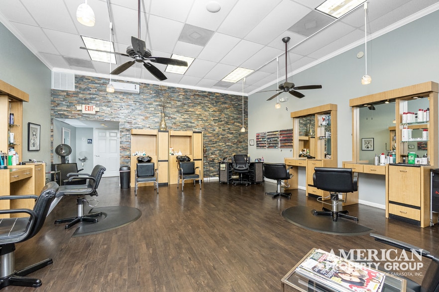 More Photos Of 20020 Veterans Blvd, Port Charlotte Office For Sale