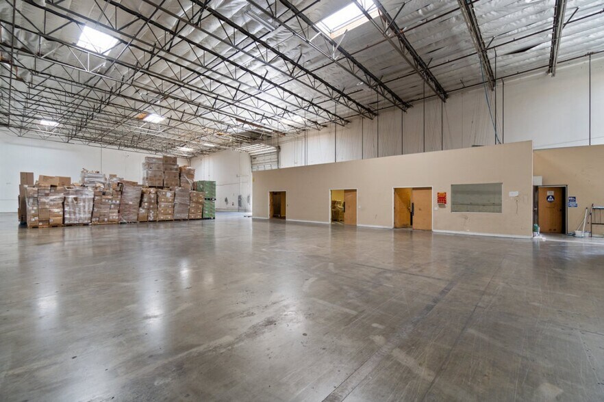More Photos Of 1190 N Del Rio Pl, Ontario Warehouse For Sale