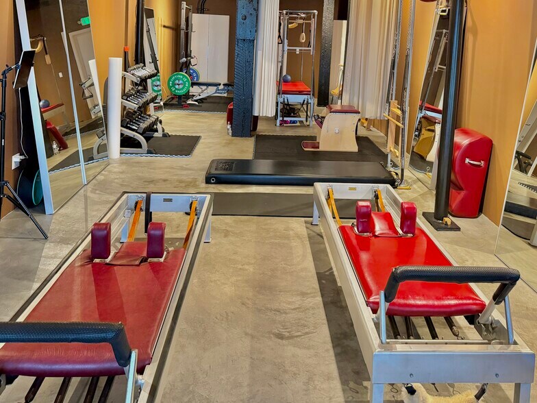 More Photos Of 52 Lake Shore Plz, Kirkland Coworking Space