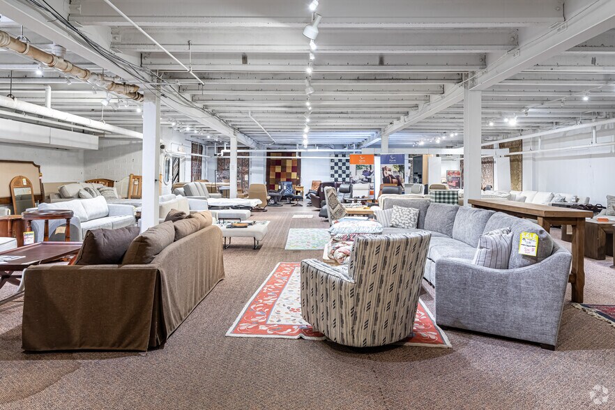 More Photos Of 830 Farmington Ave, West Hartford General Retail For Lease