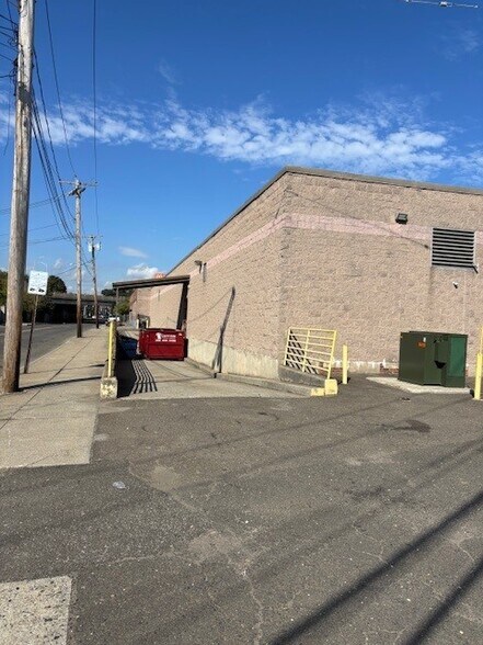 More Photos Of 855 Housatonic Ave, Bridgeport Warehouse For Lease