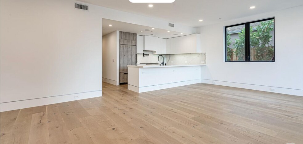 More Photos Of 612 & 614 5th Ave, Venice Apartments For Sale