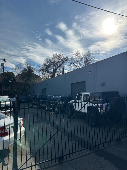 More Photos Of 207 Kenroy Ln, Roseville Warehouse For Sale