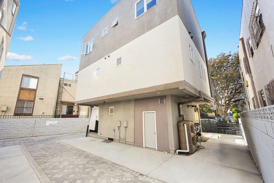 More Photos Of 146 Rosemont Ave, Los Angeles Apartments For Sale