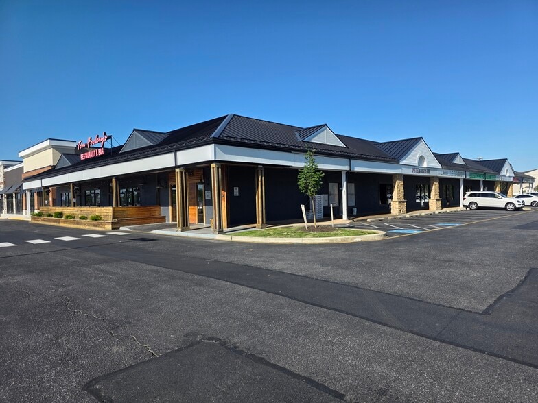 Primary Photo Of 700-714 Ash Blvd, Middletown Storefront Retail Office For Lease