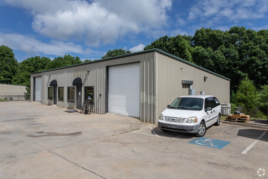 Primary Photo Of 2365 Monroe Dr, Gainesville Warehouse For Lease