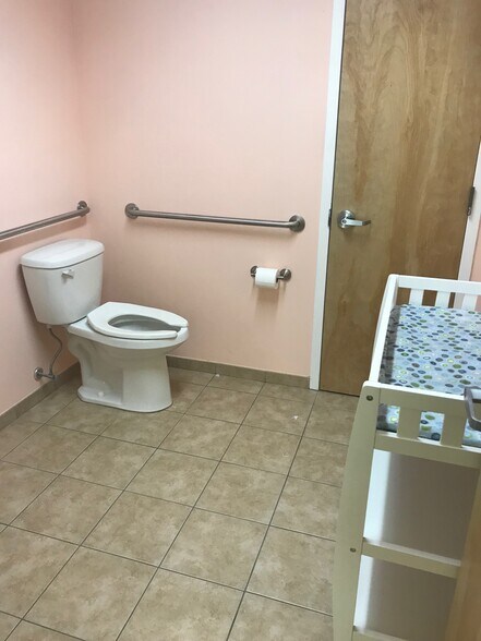 More Photos Of 535 S Broadway, Hicksville Office For Lease