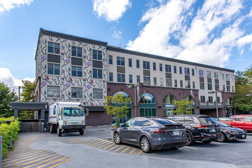 More Photos Of 800 W Broad St, Falls Church Office For Sale