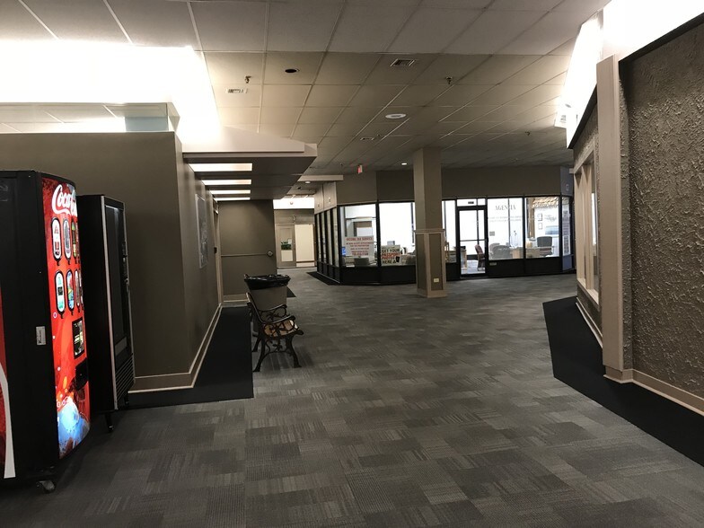 More Photos Of 4701 N Cumberland Ave, Norridge Office For Lease