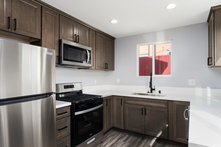 More Photos Of 6728 Thomson Ct, San Diego Apartments For Sale