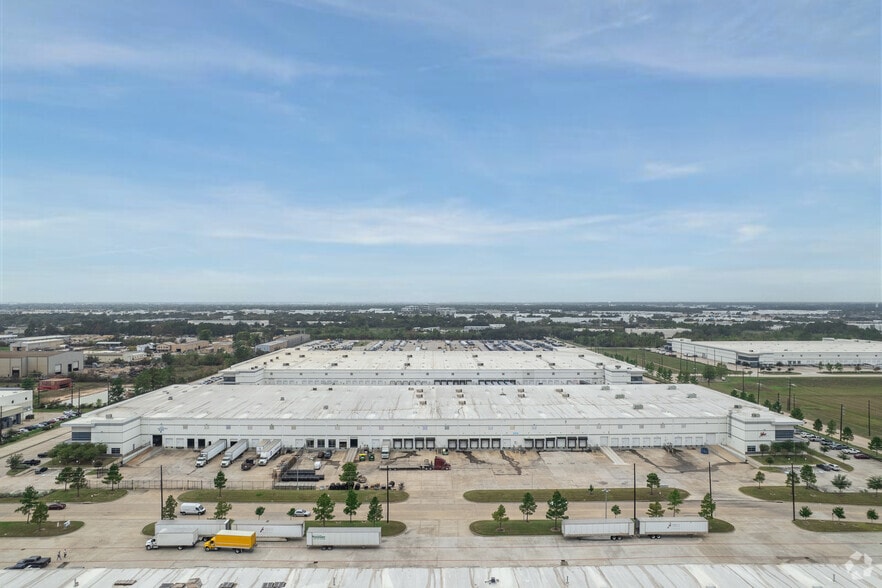 More Photos Of 9851 Fallbrook Pines Dr, Houston Warehouse For Lease