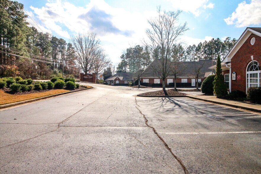 More Photos Of 3459 Acworth Due West Rd, Acworth Office For Sale
