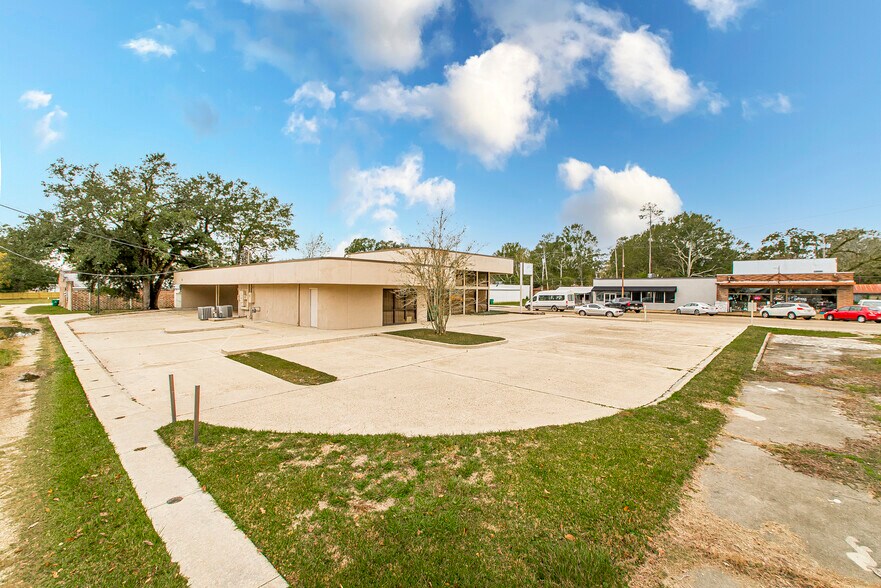 More Photos Of 724 Avenue F, Bogalusa Office For Sale