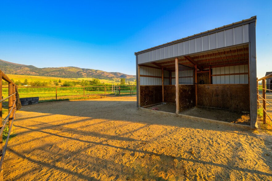 More Photos Of 5228 Gardner Ln, Florence Horse Stables For Sale