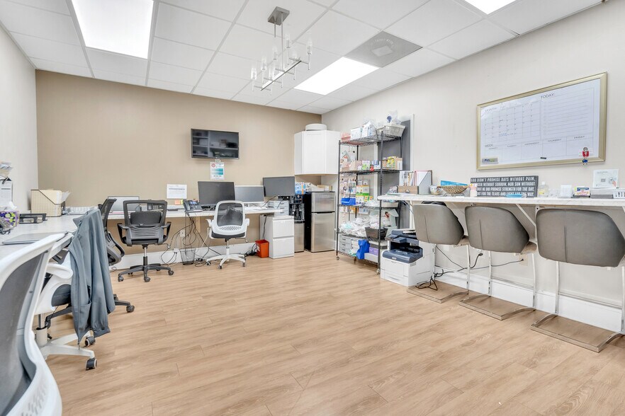 More Photos Of 1004 Dresser Ct, Raleigh Medical For Lease