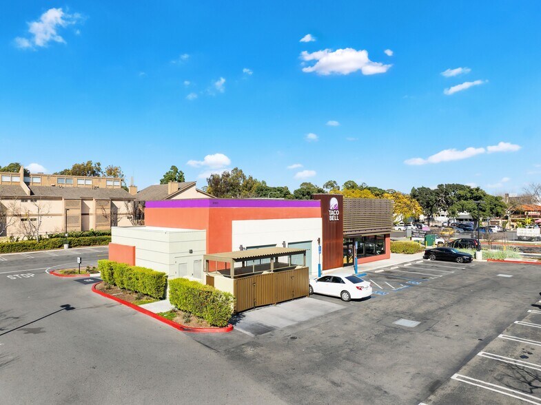 Primary Photo Of 10901 Garden Grove Blvd, Garden Grove Fast Food For Sale