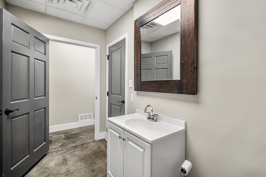 More Photos Of 1505 Hollywood Rd, Knoxville Loft Creative Space For Lease