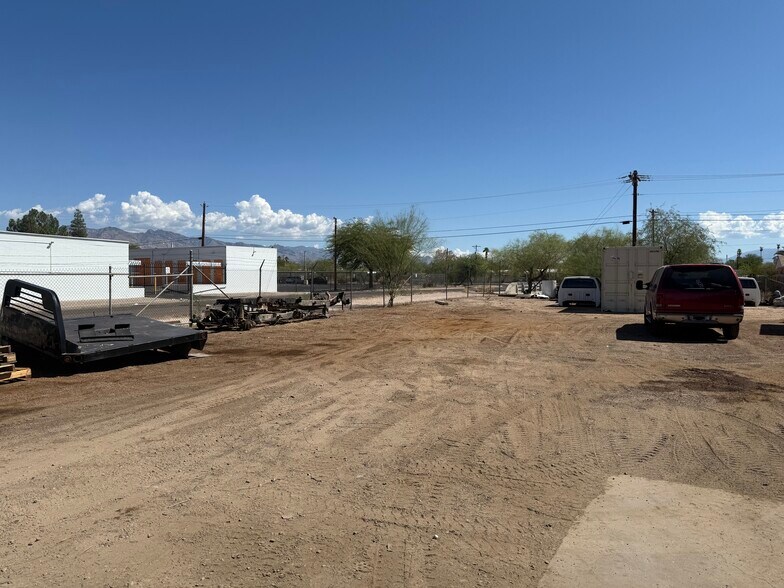 More Photos Of 110 E Lester St, Tucson Service For Sale