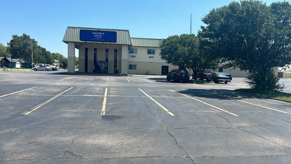 Primary Photo Of 11 Des Moines Ave, South Hutchinson Hotel For Sale