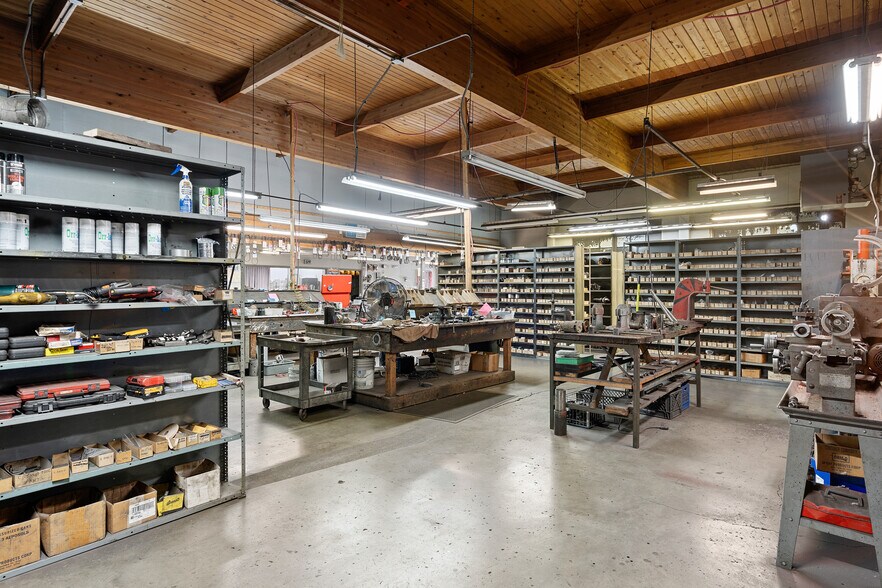 More Photos Of 1515 SE Hawthorne Blvd, Portland Auto Repair For Sale