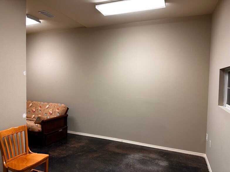 More Photos Of 34 29th St, Gulfport Warehouse For Lease