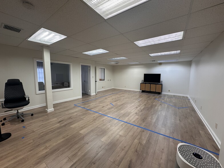 More Photos Of 12750 Ventura Blvd, Studio City Loft Creative Space For Lease