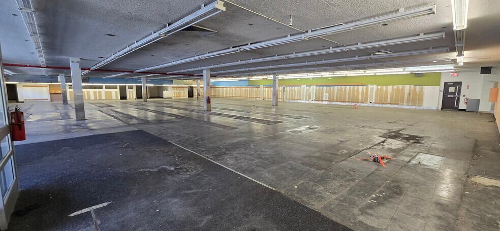 More Photos Of 4415 Kissena Blvd, Flushing Drugstore For Lease