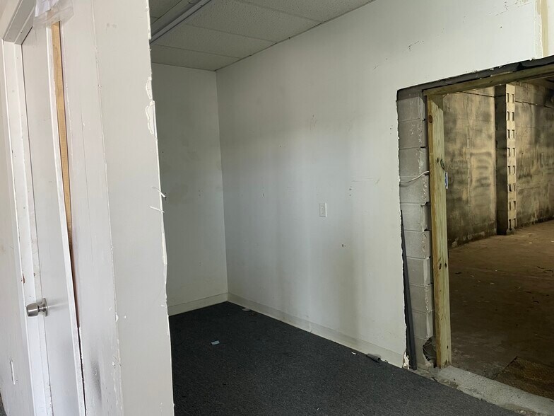 More Photos Of 444-452 Middle Country Rd, Selden Freestanding For Lease