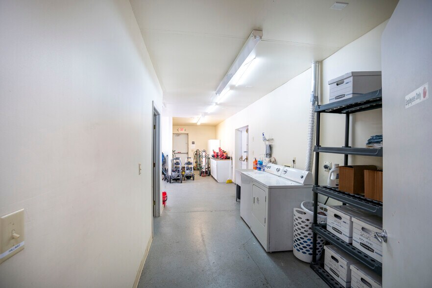 More Photos Of 3340 E Pleasant Valley Blvd, Altoona Freestanding For Sale