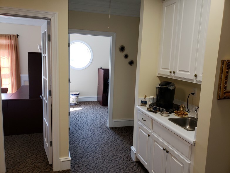 More Photos Of 3950 Cobb Pky NW, Acworth Office For Lease