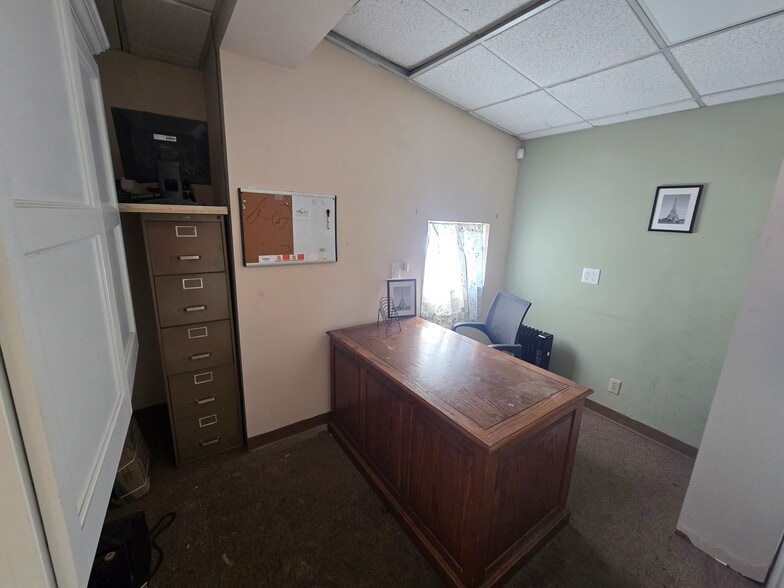 More Photos Of 189 Main St, Norwalk Bank For Lease