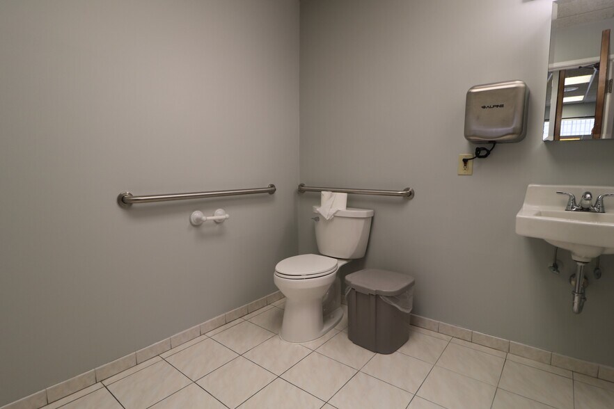 More Photos Of 401 Hamburg Turnpike, Wayne Medical For Sale