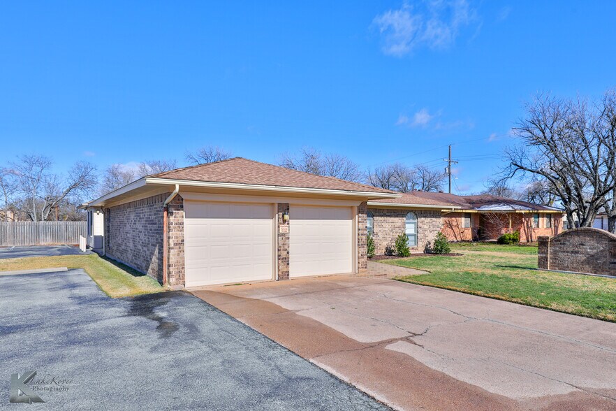 More Photos Of 2810 S 27th St, Abilene Office For Sale