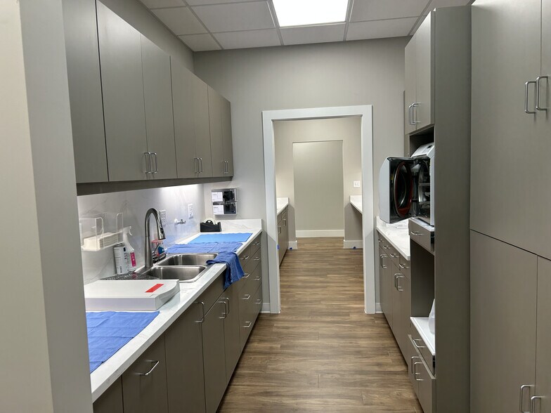 More Photos Of 20 Cypress Point Pky, Palm Coast Freestanding For Sale