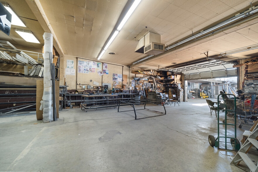More Photos Of 8744 Sepulveda Blvd, North Hills General Retail For Sale