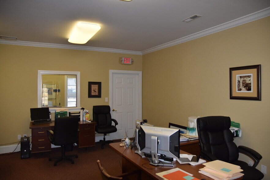 More Photos Of 2719 Graves Dr, Goldsboro Office For Lease