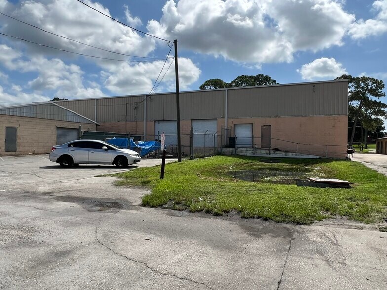 More Photos Of 601 W 27th St, Sanford Freestanding For Sale