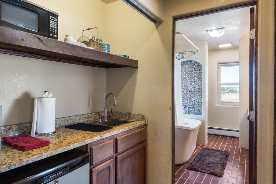 More Photos Of 102 Rabbit Rd, Santa Fe Specialty For Sale