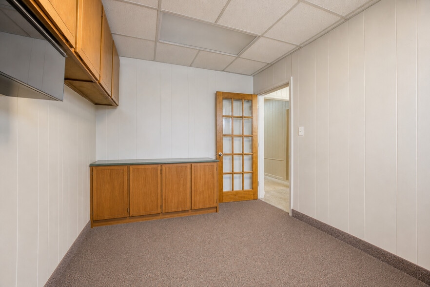 More Photos Of 20825 Plymouth Rd, Detroit Medical For Sale