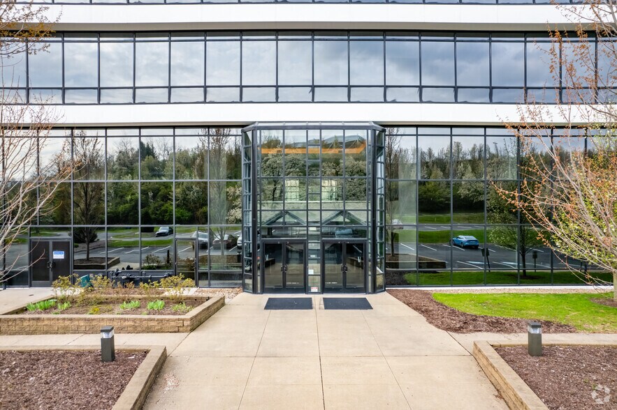 More Photos Of 1 Penn Center Blvd, Pittsburgh Unknown For Lease