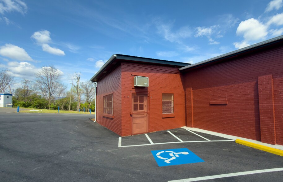 More Photos Of 3312 Cove Rd NW, Roanoke Storefront For Lease