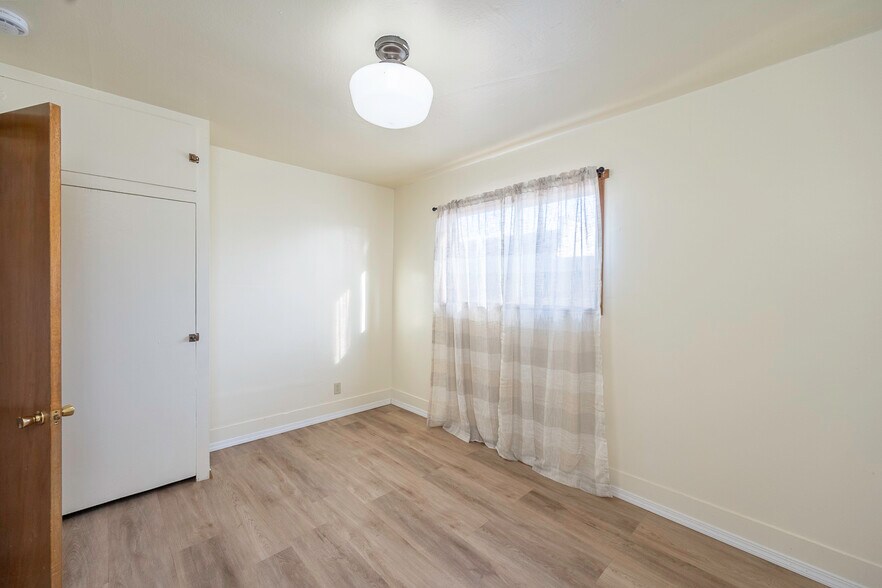 More Photos Of 315 Main Ave E, Soap Lake General Retail For Sale