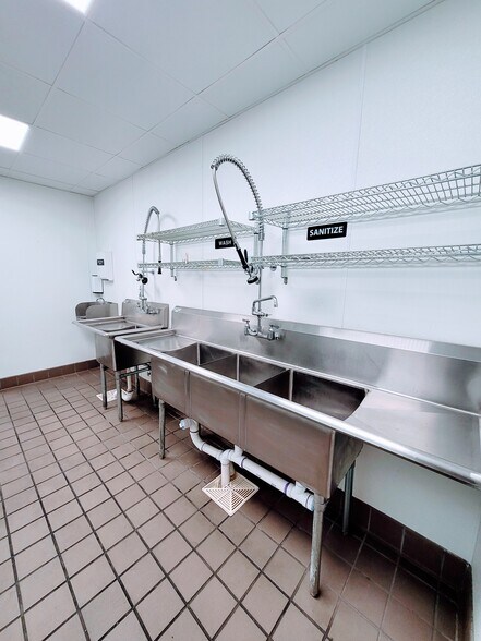 More Photos Of 4313 NW Cache Rd, Lawton Convenience Store For Lease