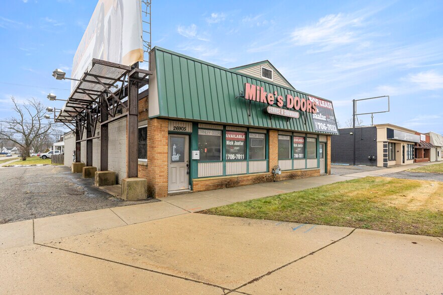More Photos Of 26905 Plymouth Rd, Redford Township Freestanding For Lease
